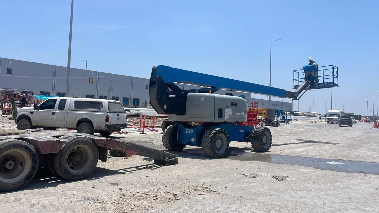 Plataforma articulada diesel 80 pies - Renta de maquinaria en García, N.L.